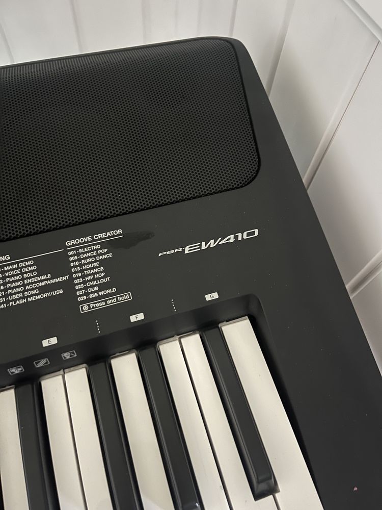 Keyboard yamaha EW410