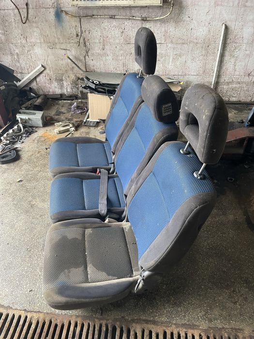 Оригінальні сидіння пежо партнер