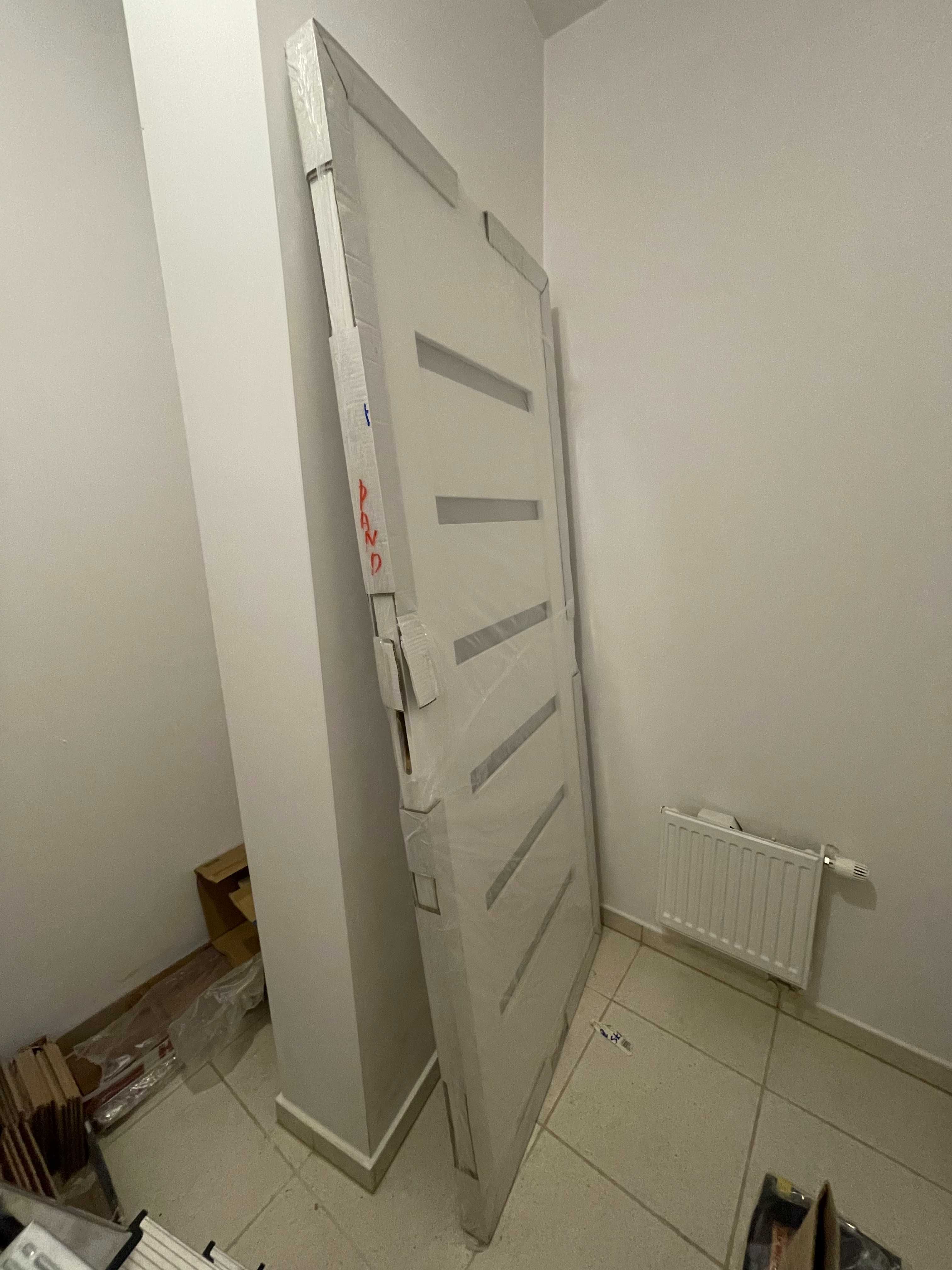 Nowe lewe drzwi białe Reva BP 80 cm + ości. 120-140 cm (wysoka jakość)