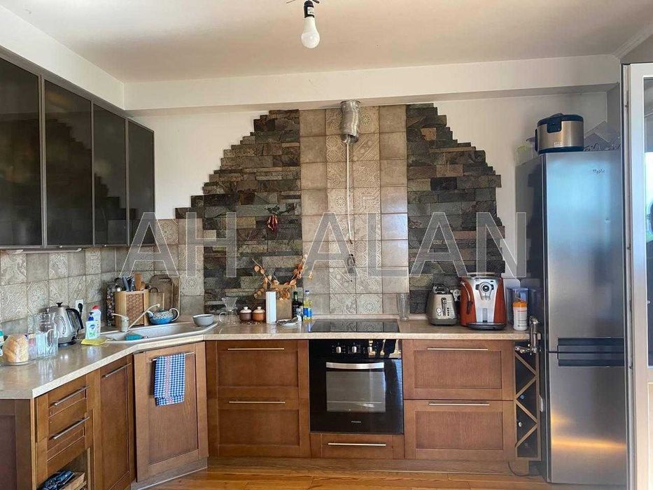 Аренда четырёхкомнатной квартиры по улице Петропавловская 50-Б