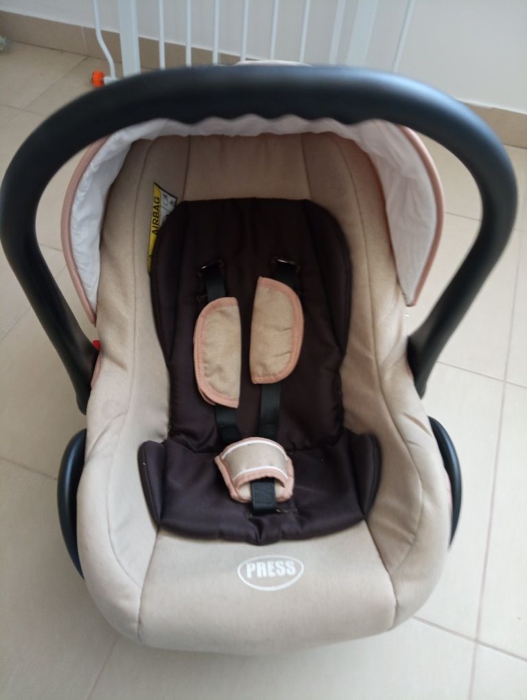 Nosidełko/ fotelik samochodowy dla niemowlaka