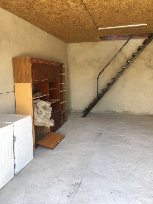 Гараж двоповерховий