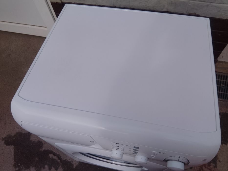 Стиральная машина Ariston AVL105