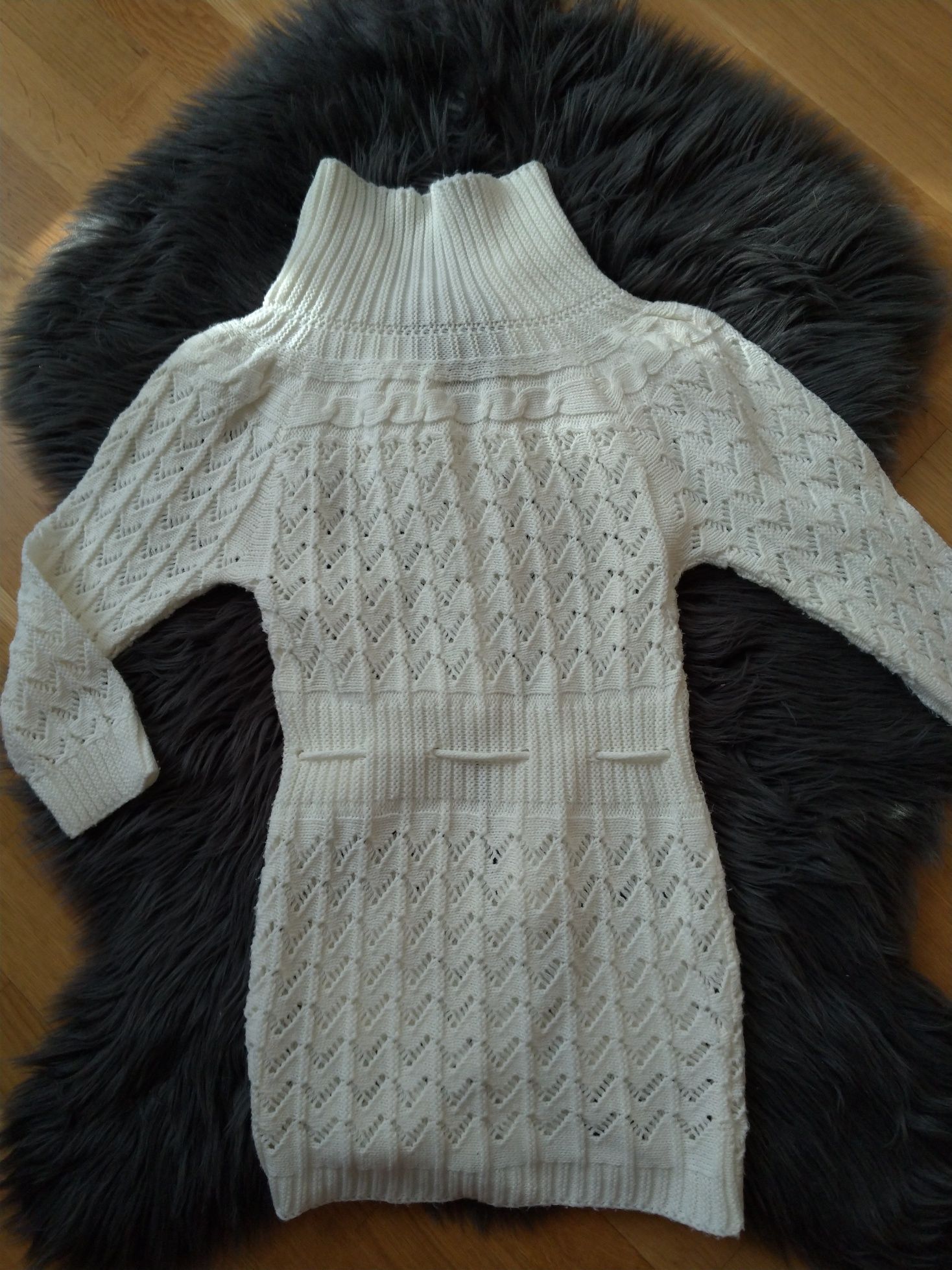 Sweter ażurowy r. 128 cm