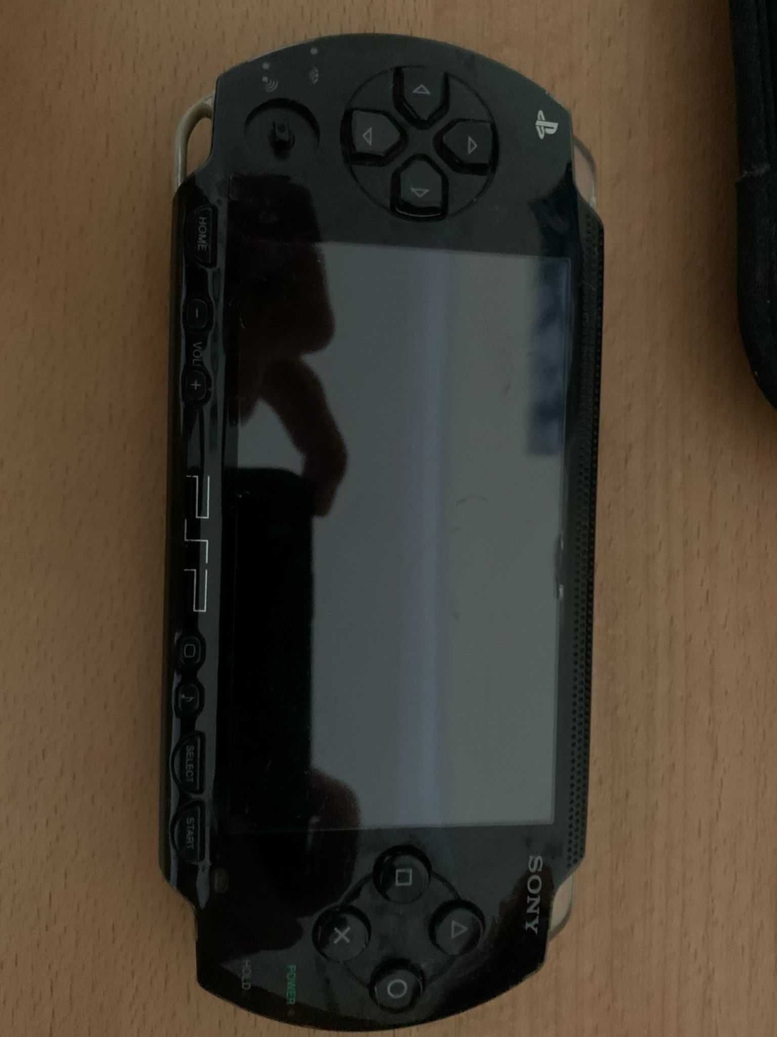 2 PSP  - 1 praticamente nova e 1 com marcas de uso
