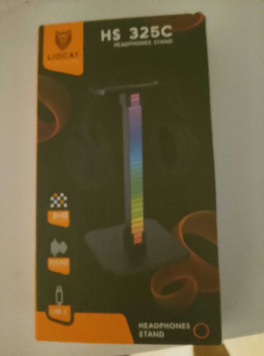 Pół bezprzewodowa lampka gamingowa firmy Lion