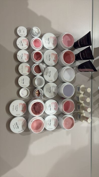 Wyprzedaż stanowiska manicure - 50% rabatu na żele firmy pb Nails
