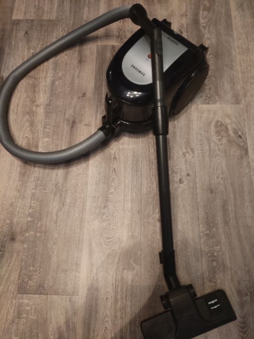 Пылесос Samsung с контейнером