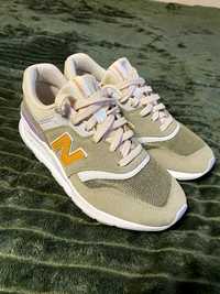 Жіночі кросівки NEW BALANCE в ідеальному стані