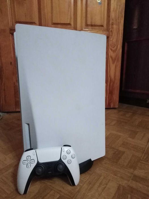 Konsola Ps5 Stan idealny plus gry