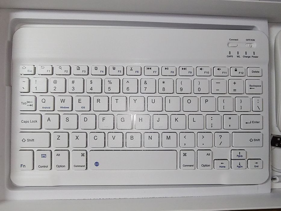 Беспроводная белая клавиатура  мышь