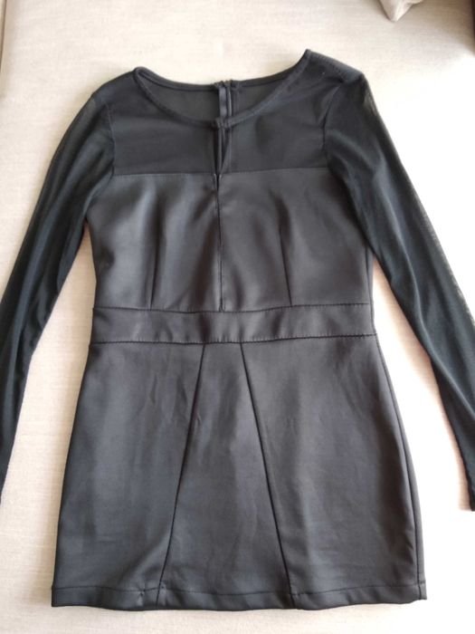 Blusa original e elegante.De meia estação, preta,com pormenores/ Nova