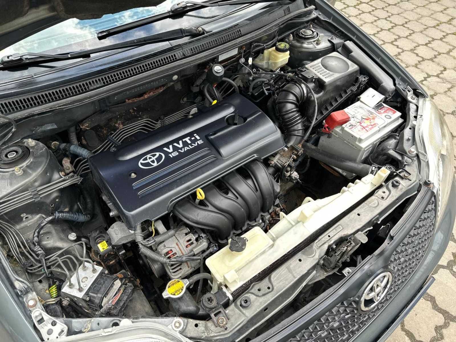 Toyota Corolla 1.4 механика 2004 год