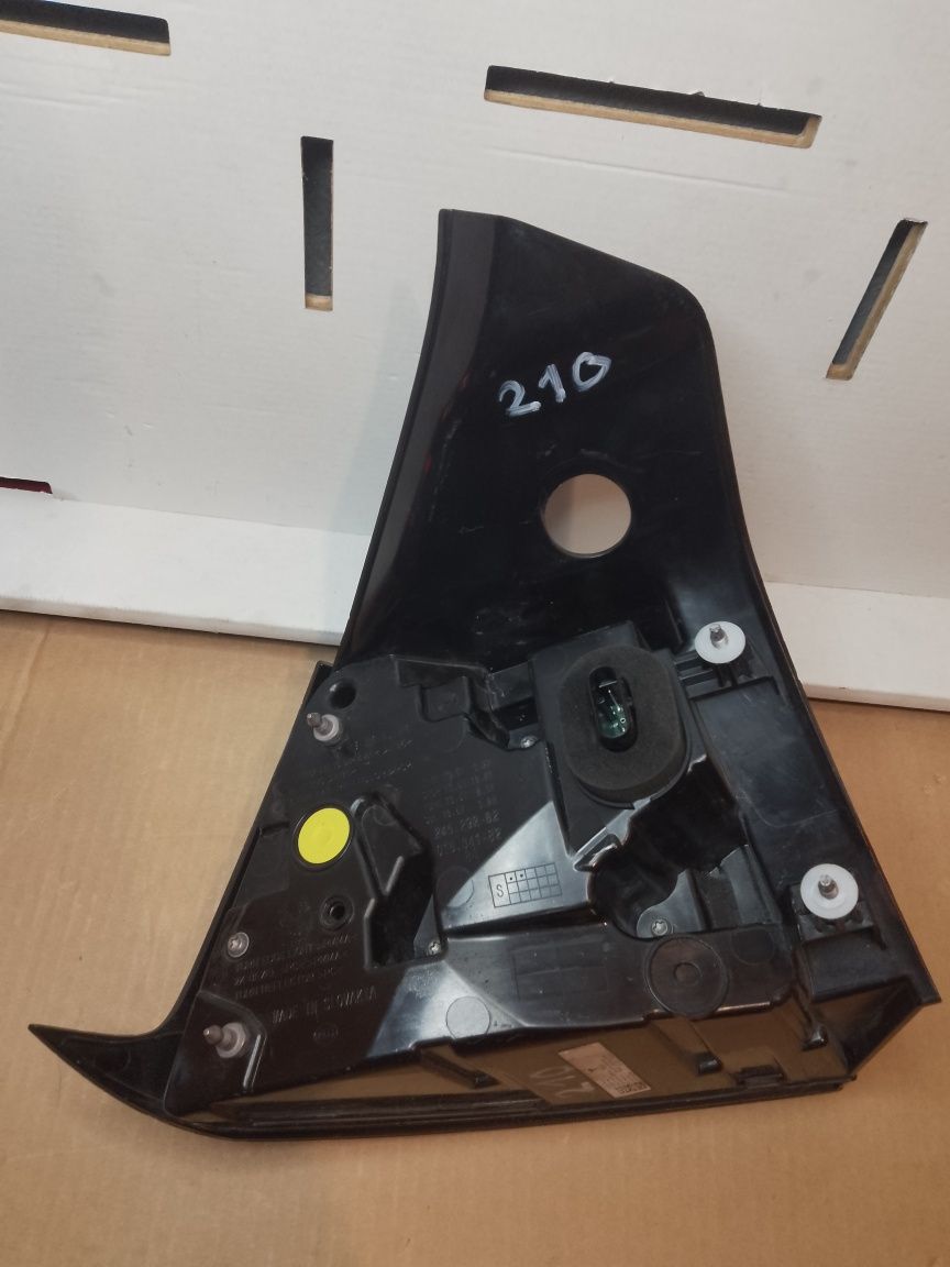 CAŁA ŁADNA Lampa tył tylna prawa TESLA 3