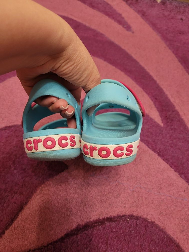 Продам босоножки Crocs