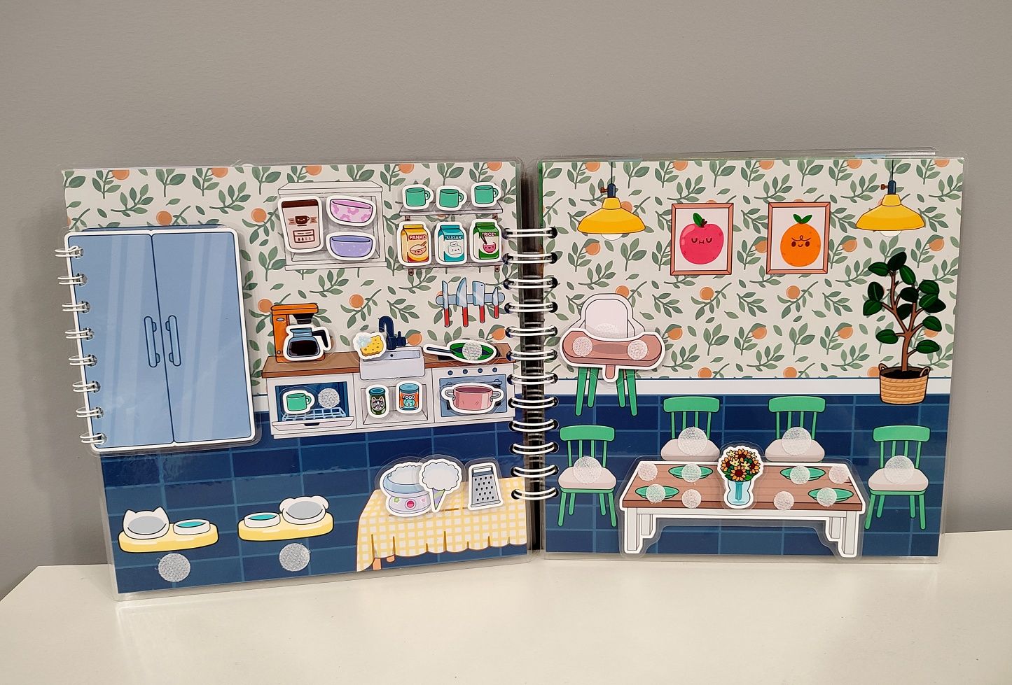 Toca Boca Domek rodzinny Family home książeczka z elementami na rzepy