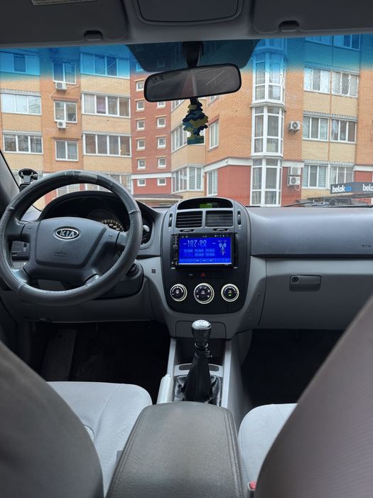 Кia cerato на повному ходу