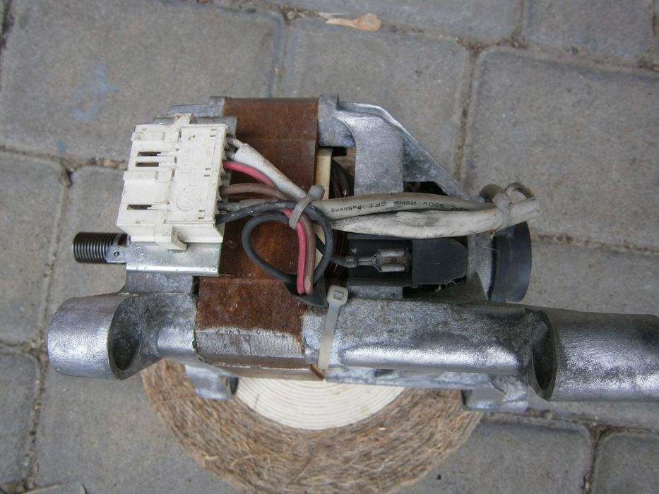 Двигатель мотор к стиральной машине- автомат.