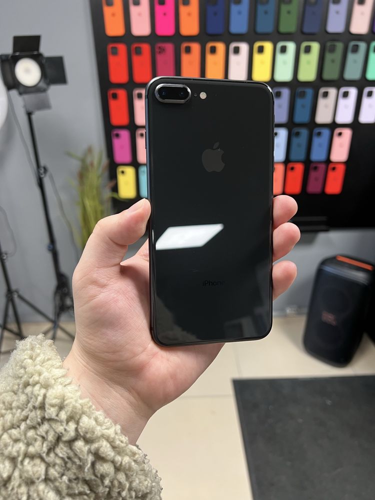 iPhone 8 Plus 64GB Space Gray Neverlock