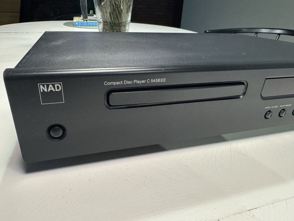 Odtwarzacz CD NAD C 545BEE z pilotem CD8