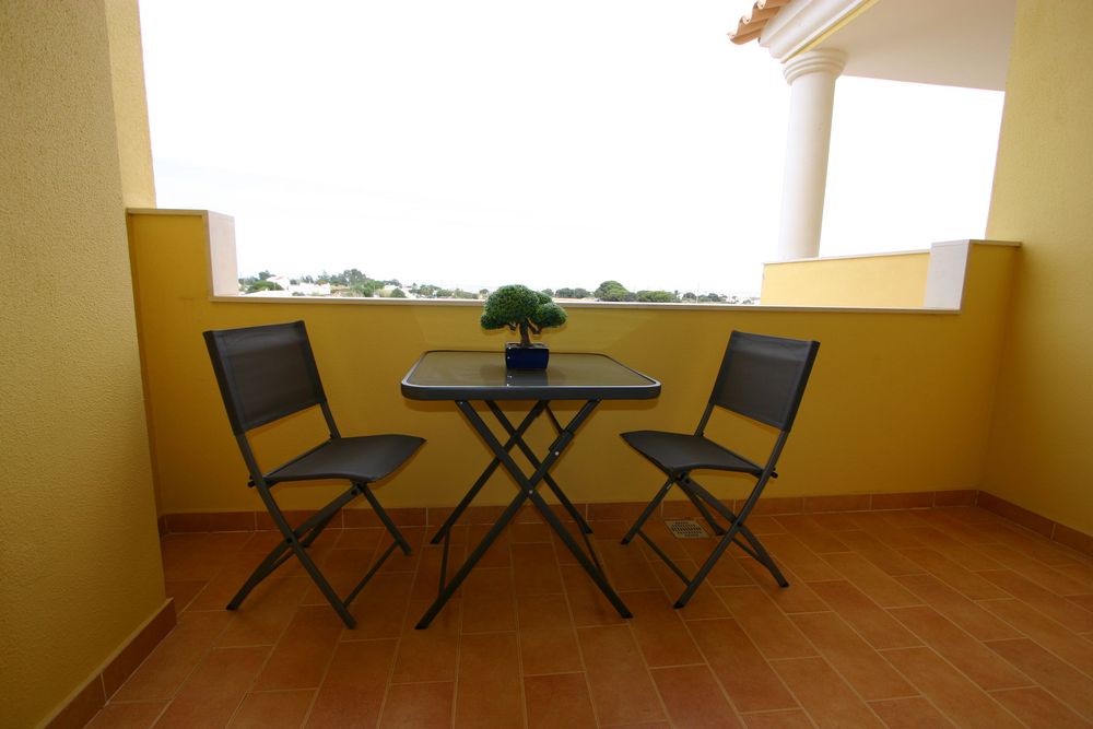 Quarto (suite RIA) vista mar e piscina em Fuzeta-Moncarapacho