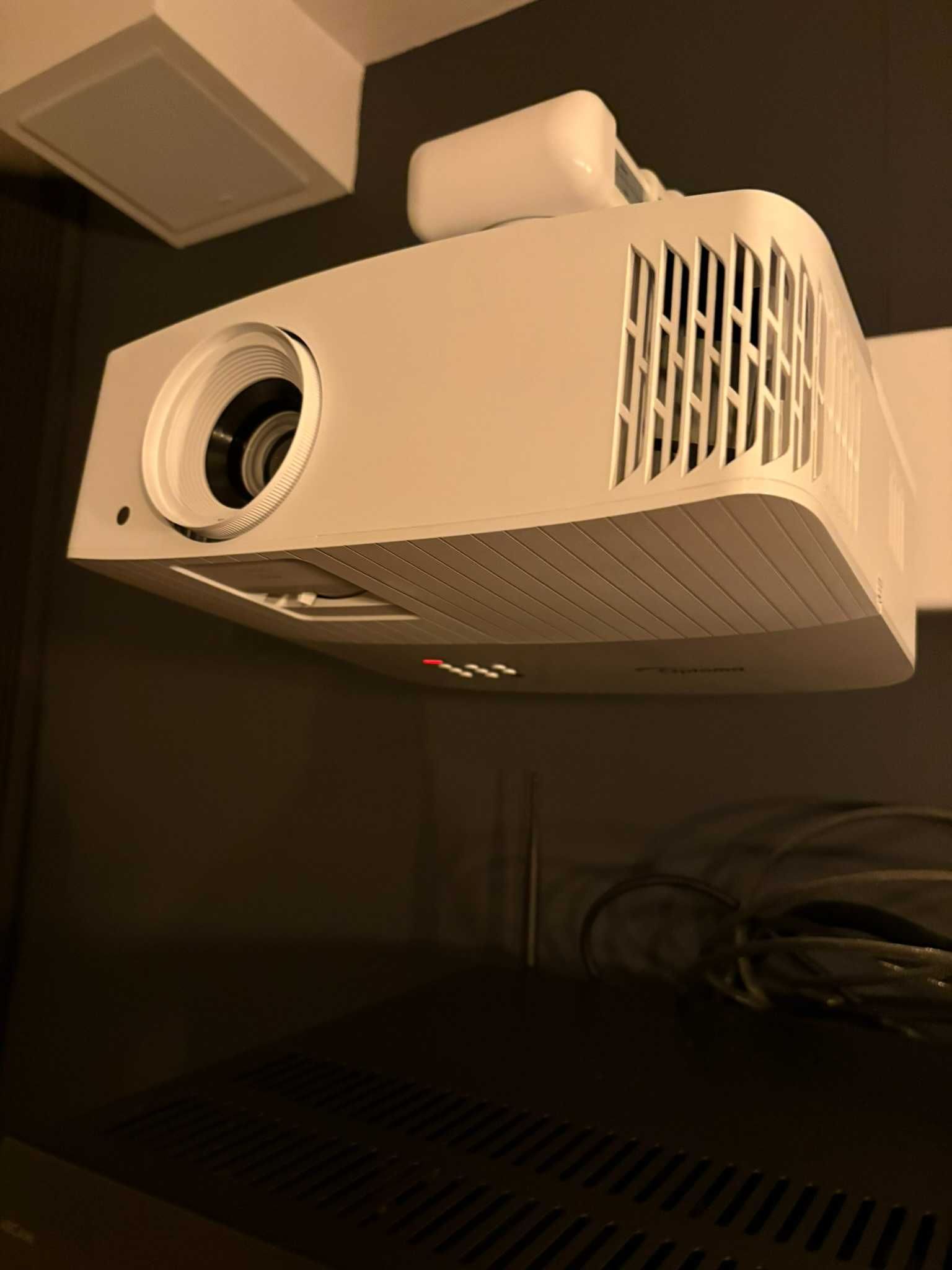 Projektor OPTOMA UHD38X