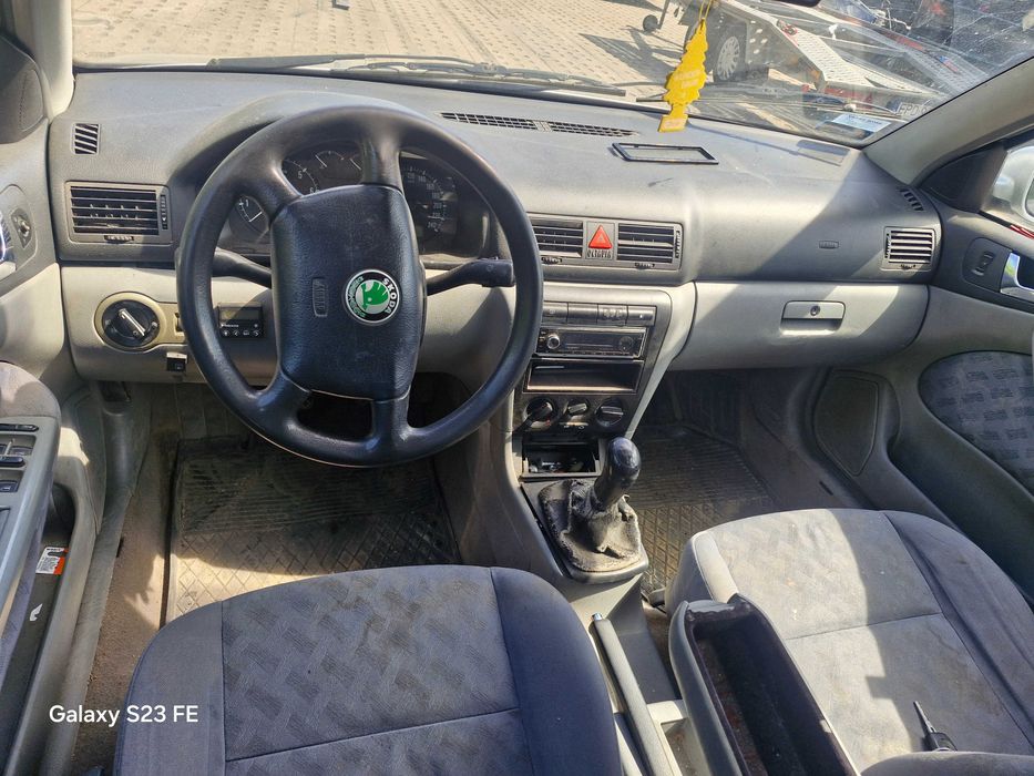 Skoda Octavia I 1.6 benzyna 100KM w całości na części #412