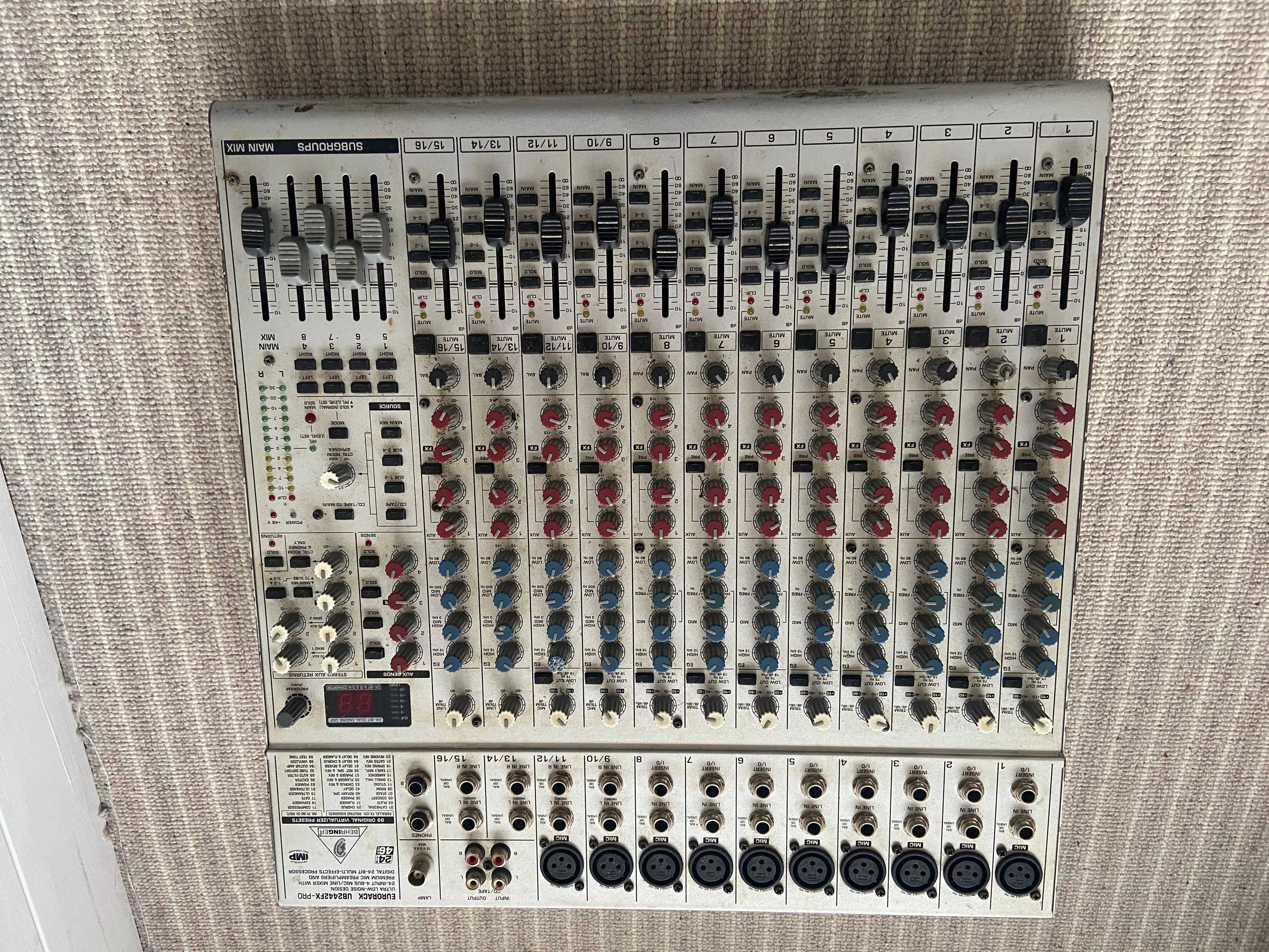 Behringer Eurorack UB2442FX-PRO Mixer