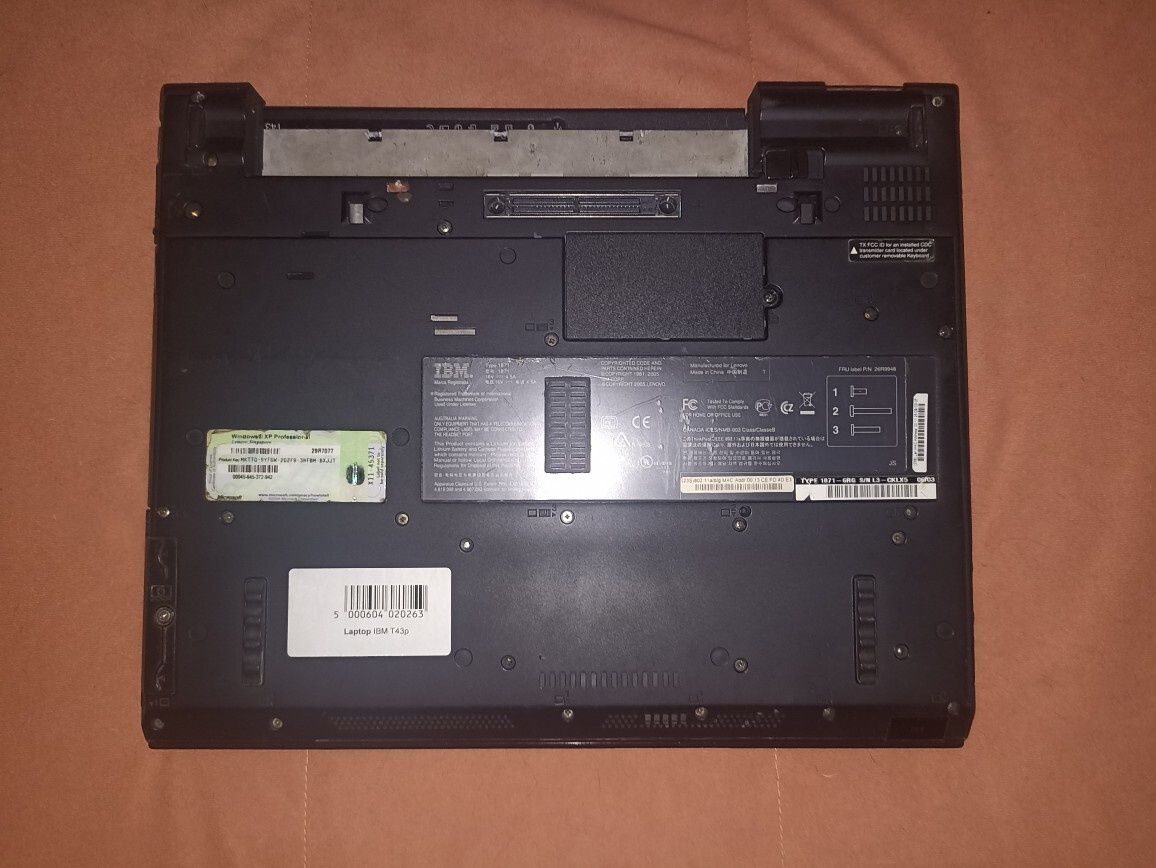 Uszkodzony laptop IBM T1871, na części