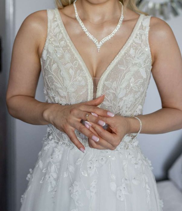 Piękna suknia ślubna, kolekcja 2025