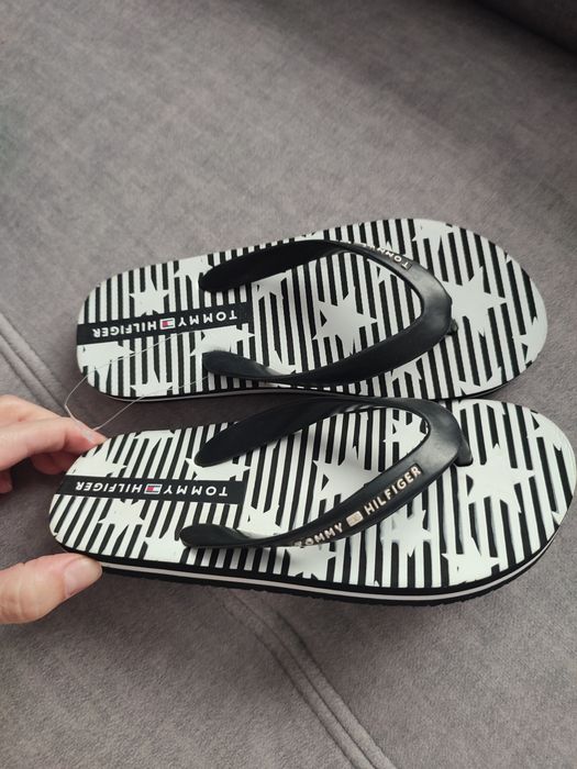 Шльопанці в басейн в'єтнамки