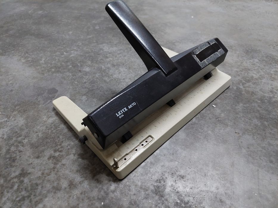 Furador Ajustável Heavy Duty Leitz AKTO .
