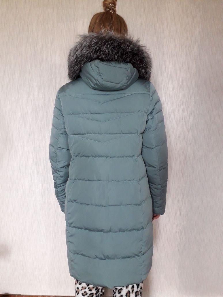 Пальто  зимнее с натуральным мехом