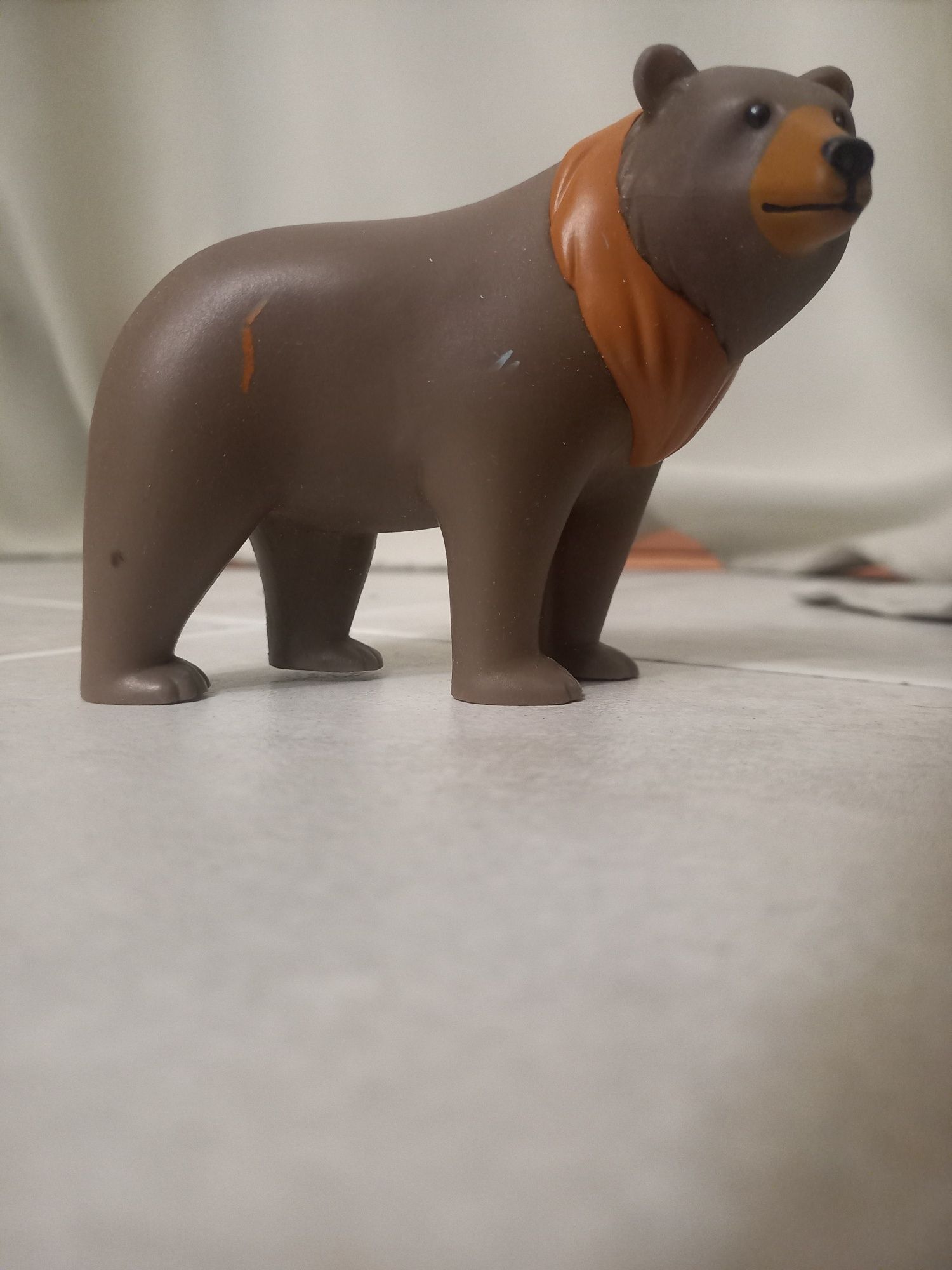 Figuras de animais, gazela e urso