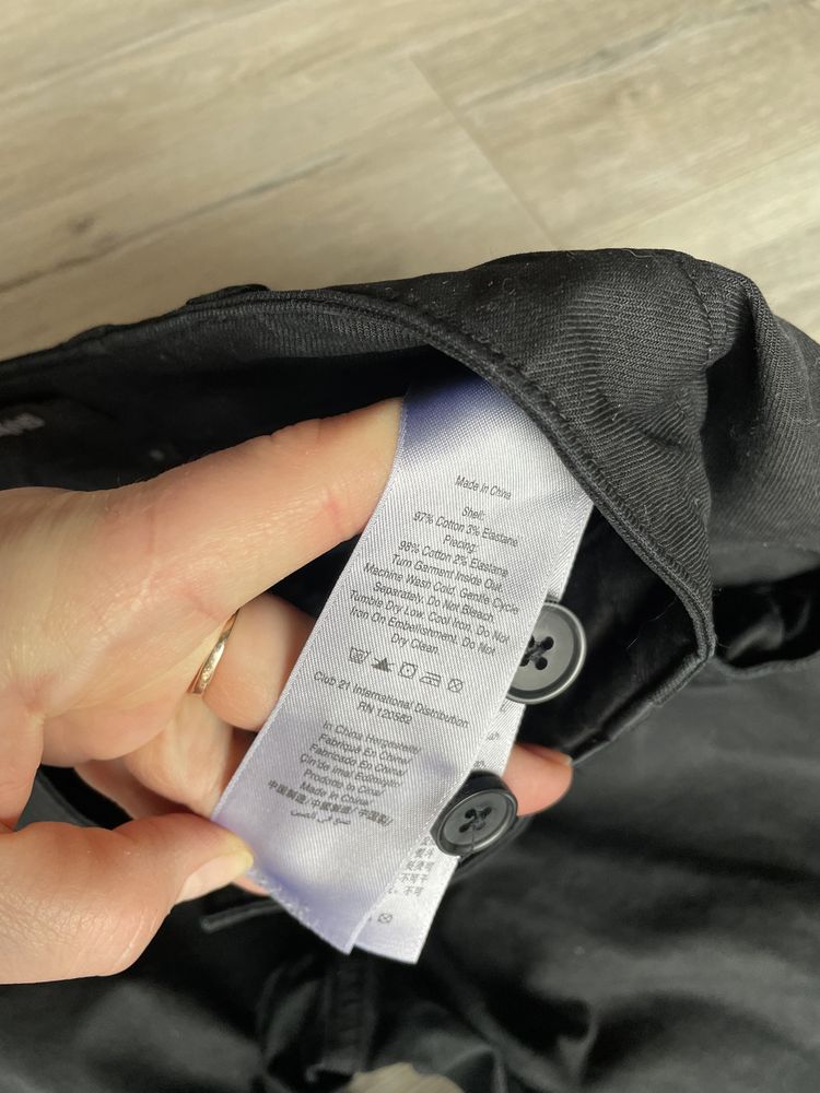 Czarne chinosy spodnie r 33 DKNY