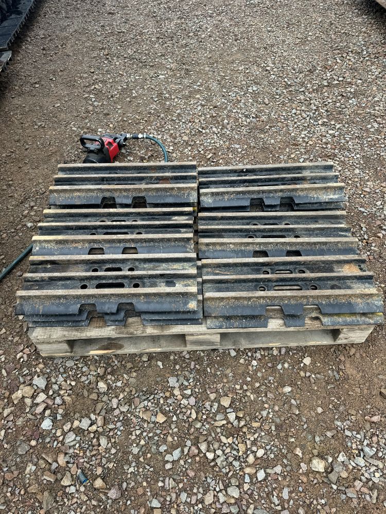 Nowe klepki cat 330 szer 600mm