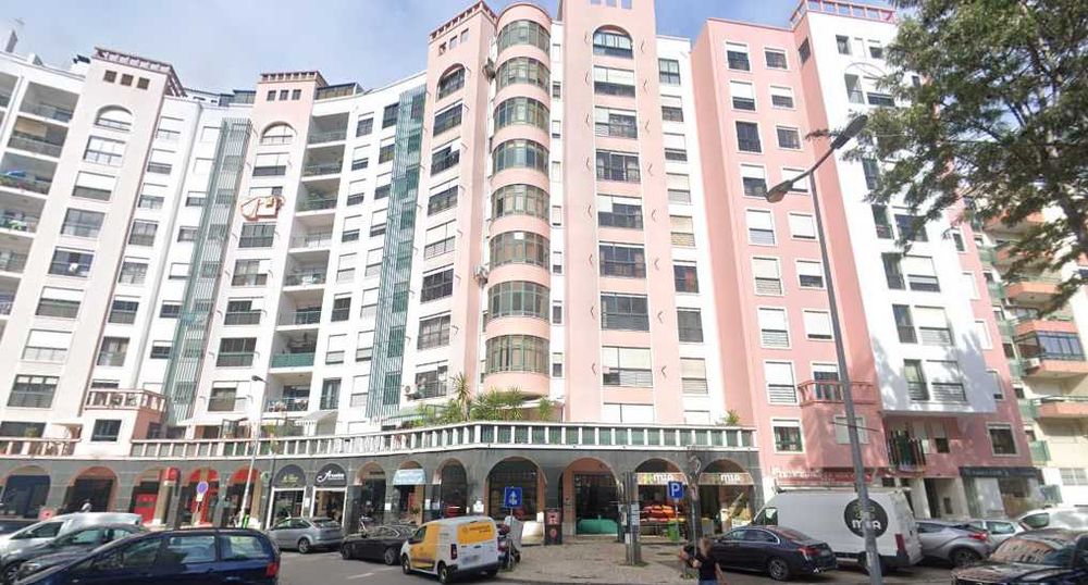Arrenda se T3 apartamento local central