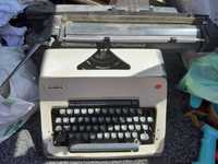 Máquina de escrever Olimpia antiga