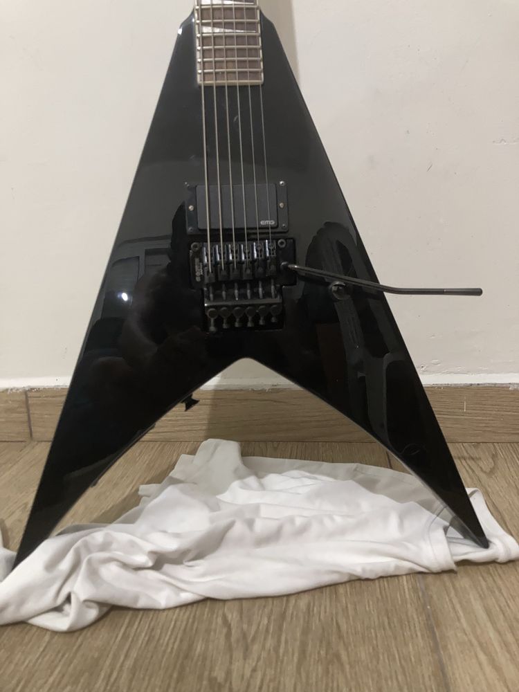 Guitarra jackson V
