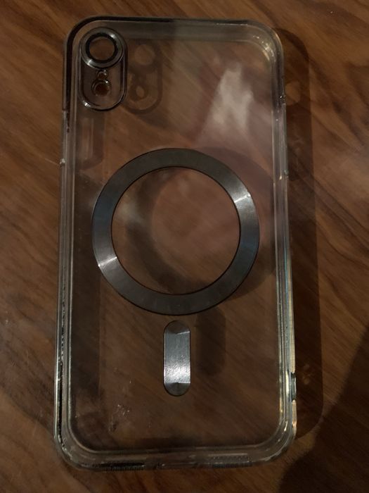 Продам б/у чехол з MagSafe для iPhone xr!