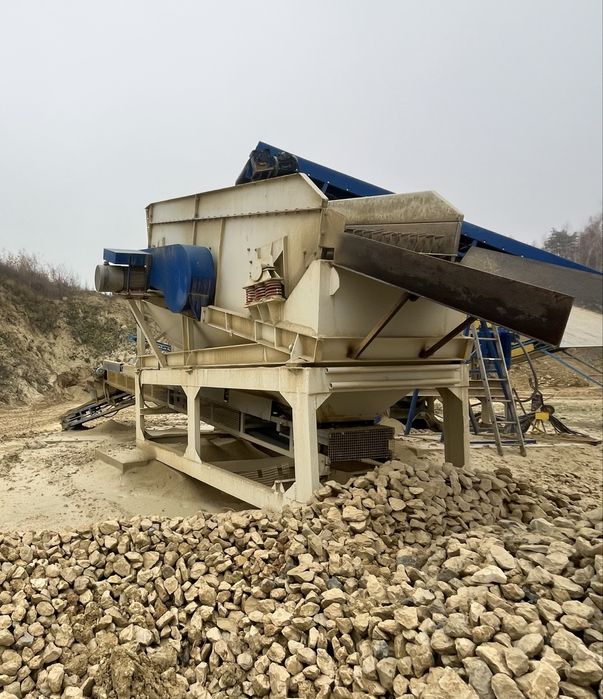 Przesiewacz z zestawem taśmociągów