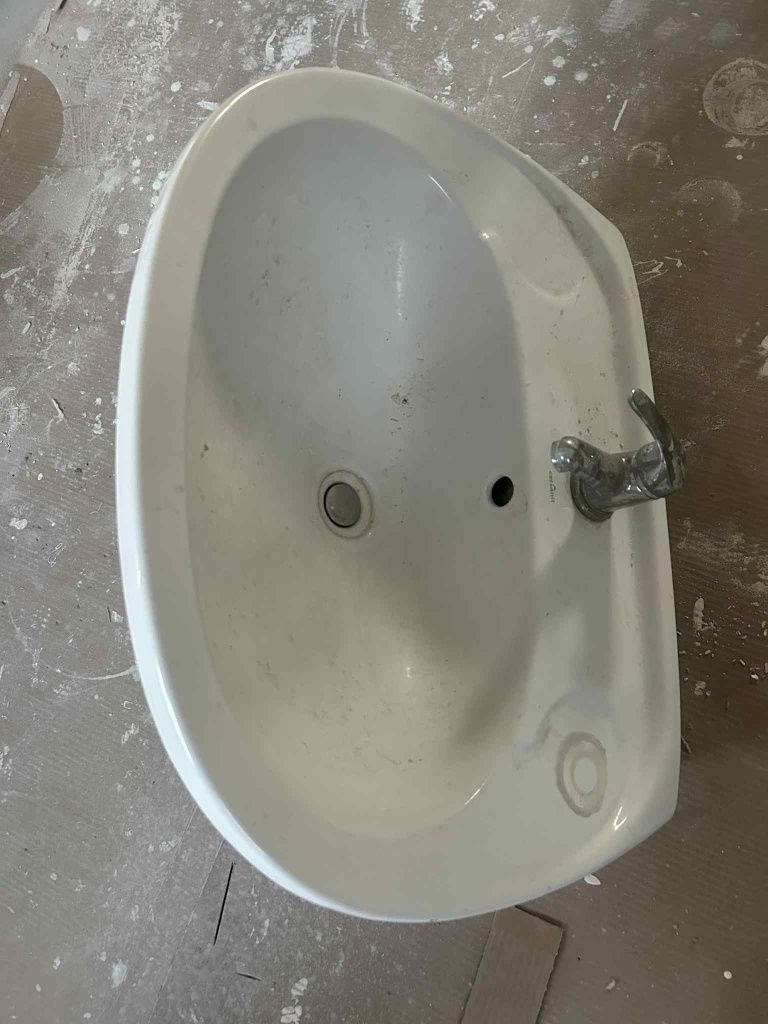Umywalka cersanit, z baterią i syfonem