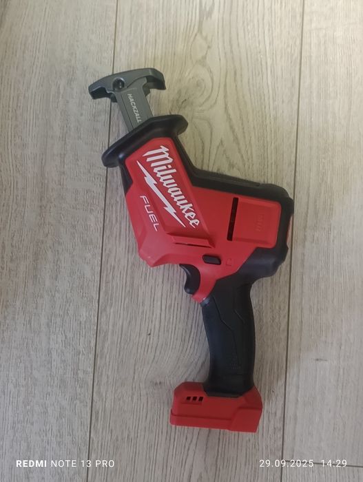Milwaukee 2719-20 потужна та зручна сабельна пила