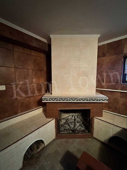 Продаж будинку в р-ні університету