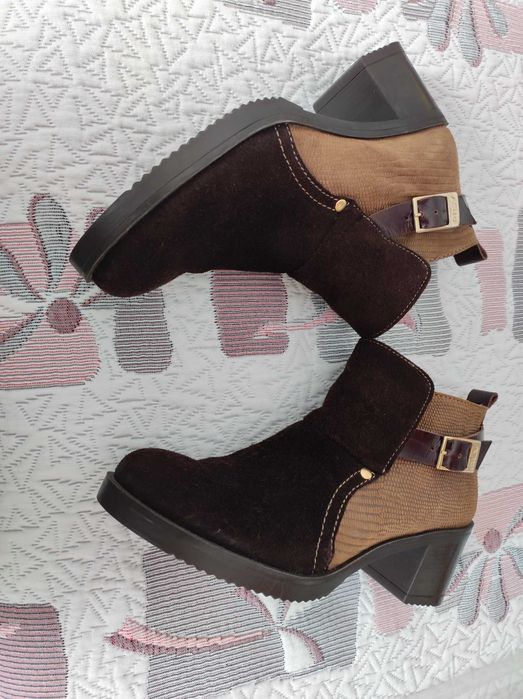 Botas Castanhas de Camurça e Pele