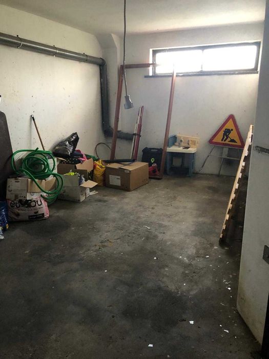 Garagem fechada para arrendar