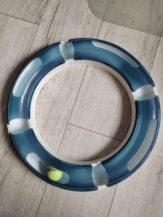 Zabawka dla kota z piłeczką