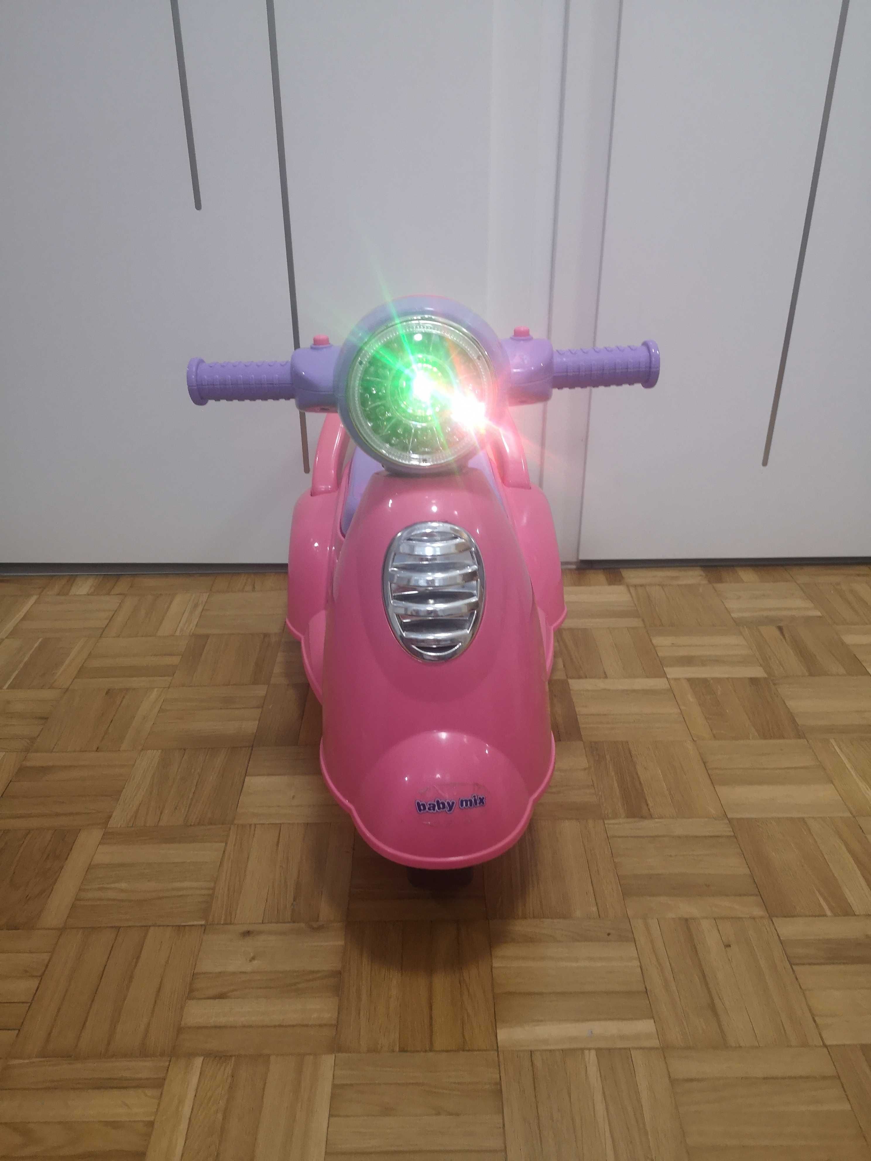 Jeździk skuter dla dziewczynki