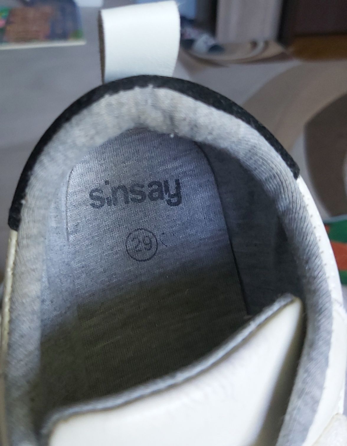 Adidasy na rzepy firmy Sinsay rozmiar 29 wkładka 18 cm
