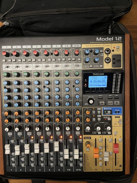 Mikser Tascam Model 12 z torbą. Stan idealny. Mikser analogowy z FX